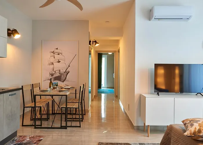 Aparthotel La Marina